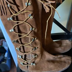 Knee High Minnetonka Lace Up Boot Size 8.5